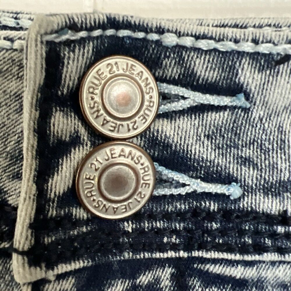 NWT New Rue 21 Shorts 5/6 Distressed Acid Wash Jean Denim 2.5 “ Inseam - Picture 3 of 8